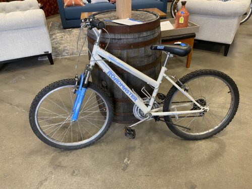 ROAD MASTER White Mountain Bike
