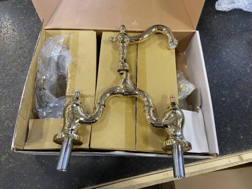 KINGSTON English Country Collection Faucet Kit