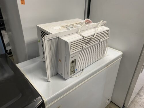 AMAZON BASICS White Remote Controlled Air Conditioner Unit Model #B07Y2CND3Q