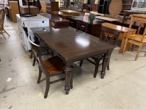 Mahogany Expandable Dining Table with Leaf and 4 Chairs