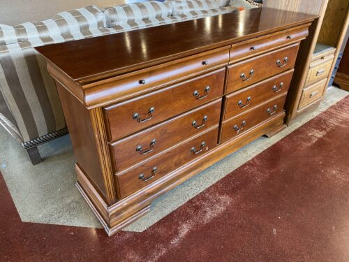 Traditional Style 6-Drawer Dresser