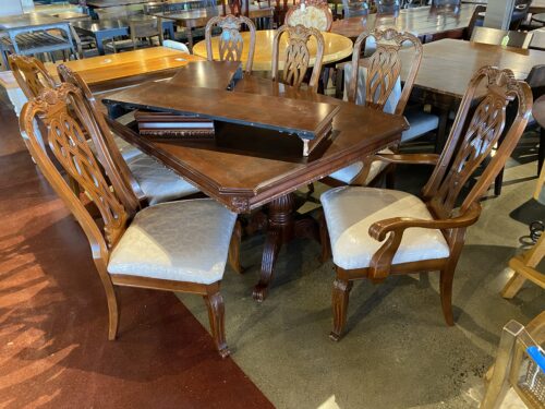 7-Seater Dining Table & Chairs w/ 2 Leaves
