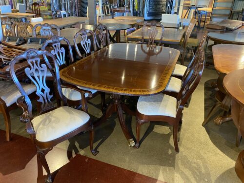 COUNCILL CRAFTSMEN Gold Claw Foot Table with Leaf and 8 Chairs