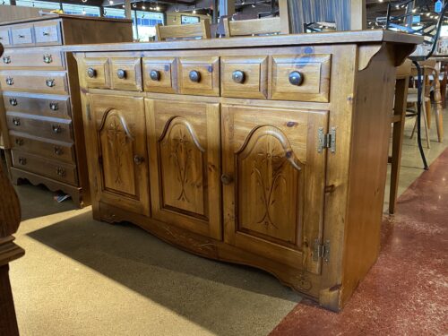 BROYHILL Chunky Wood Hardware Cottagecore Doublewide Dresser