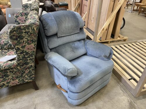 LA-Z-BOY Blue Manual Recliner with Arm and Headrest Covers