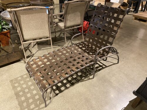 BROWN JORDAN Strappy Outdoor Lounger