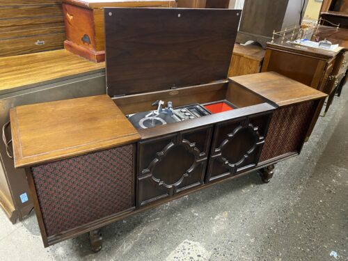 SILVERTONE Vintage Record Player Stereo Cabinet
