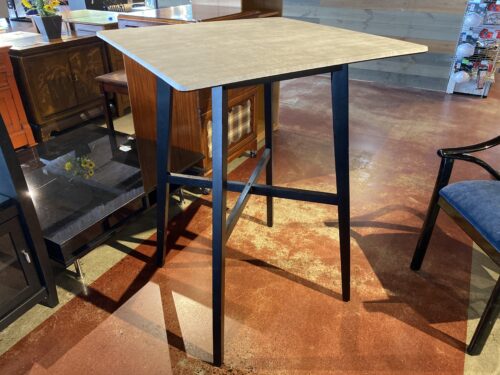 SMART TOP Surface Solutions Bar Table