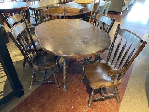 Table with 2 Leafs and 5 Chairs