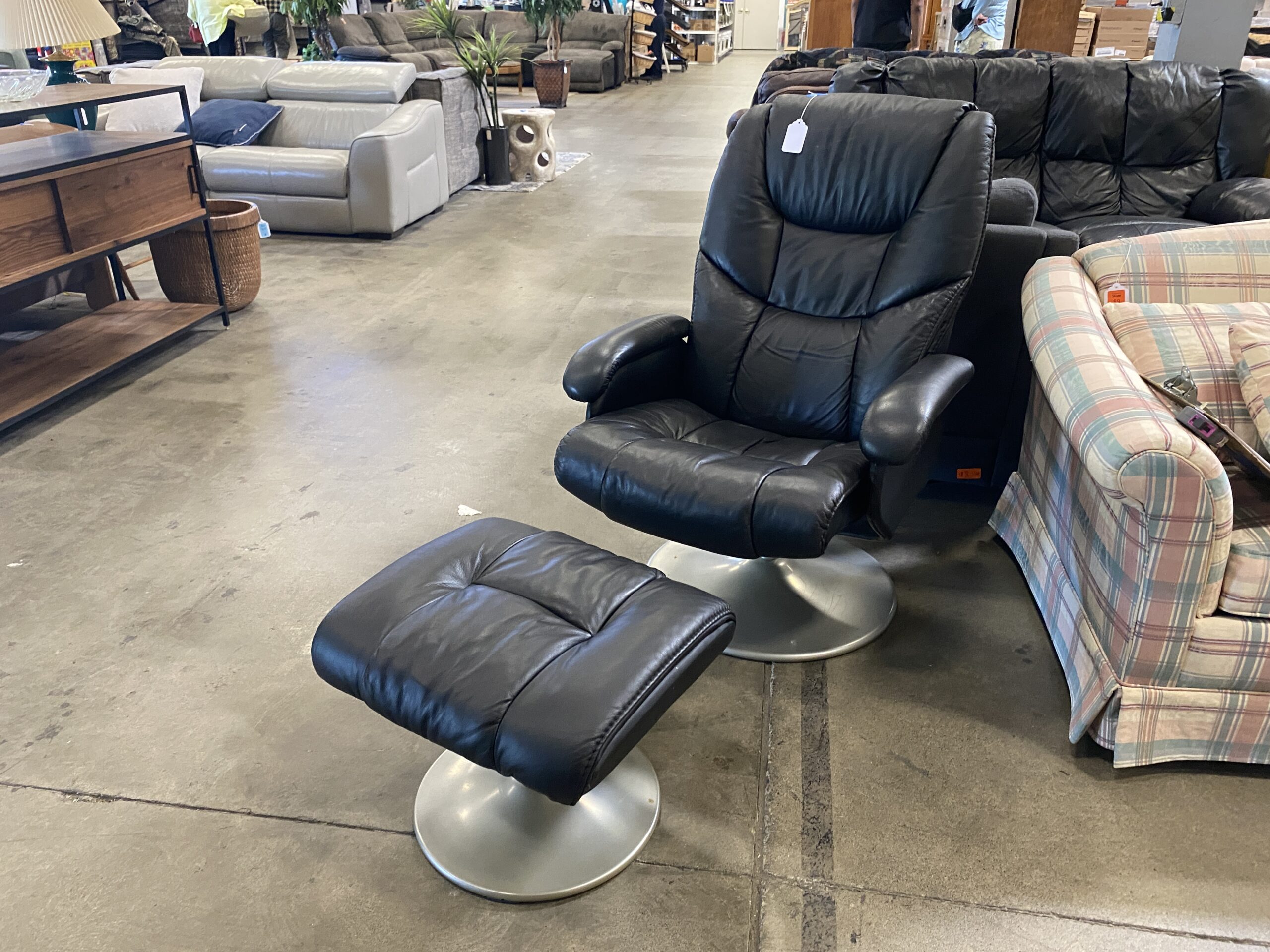 CHAIRWORKS Black Leather Silver Based Stressless Recliner