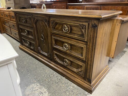 STANLEY FURNITURE 9 Drawer Dresser