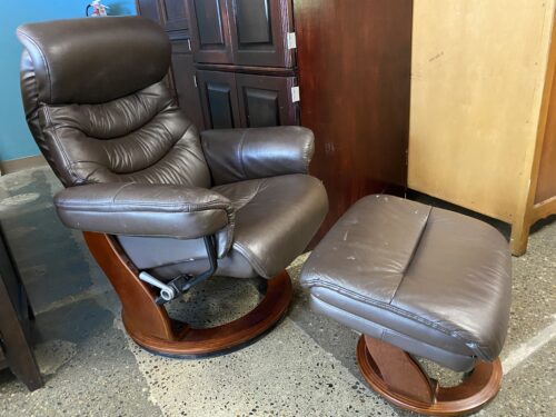 BENCHMASTER Leather Manual Reclining Chair w/ Storage Ottoman