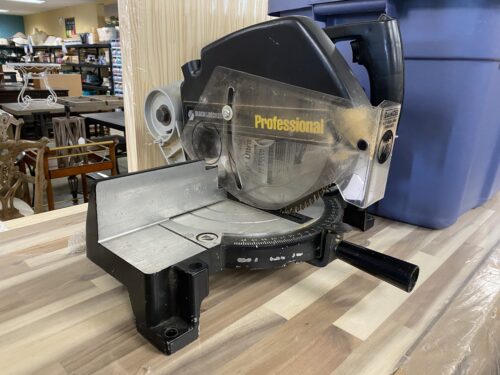 BLACK & DECKER Milter Saw