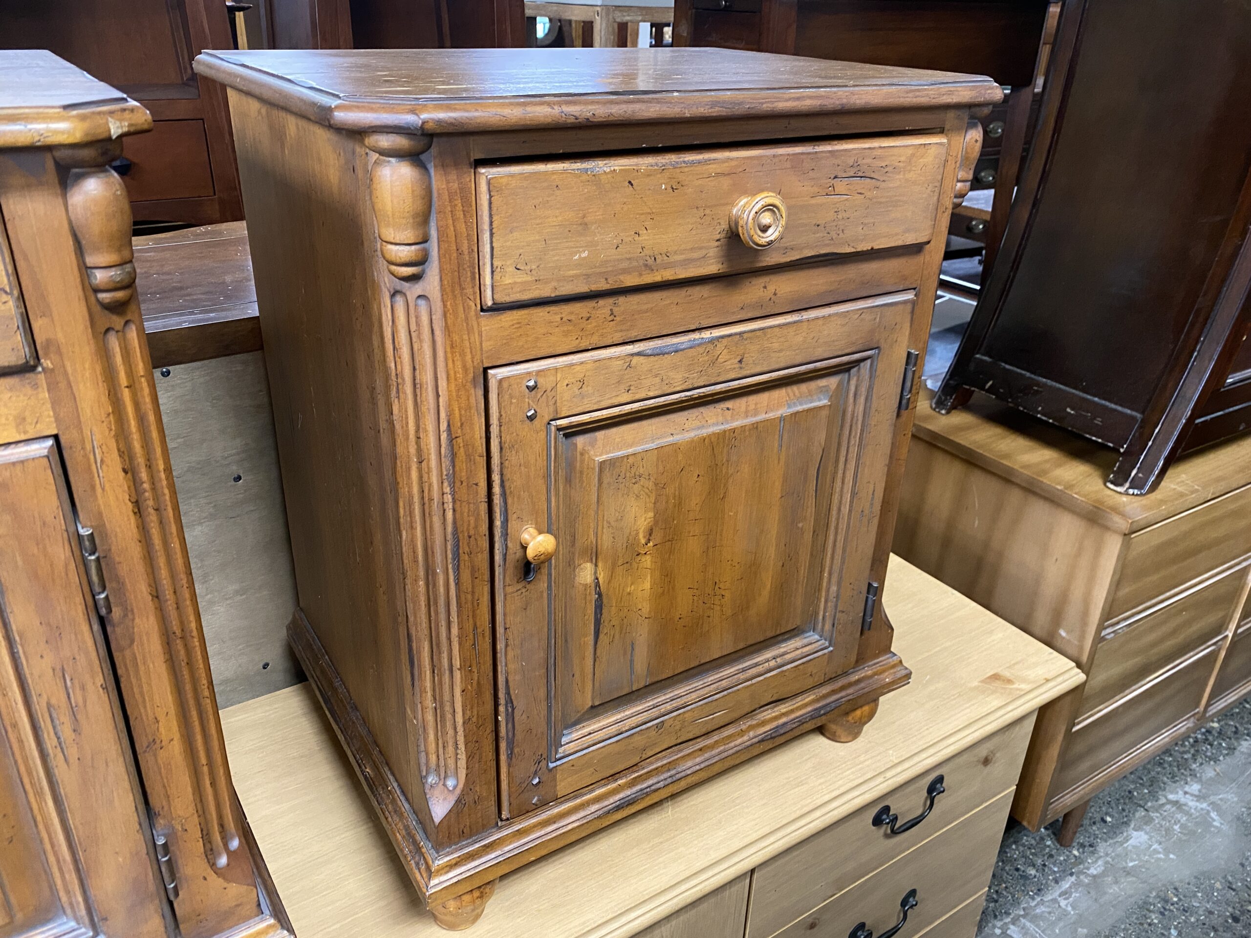 DREXEL Rustic Single Drawer Nightstand
