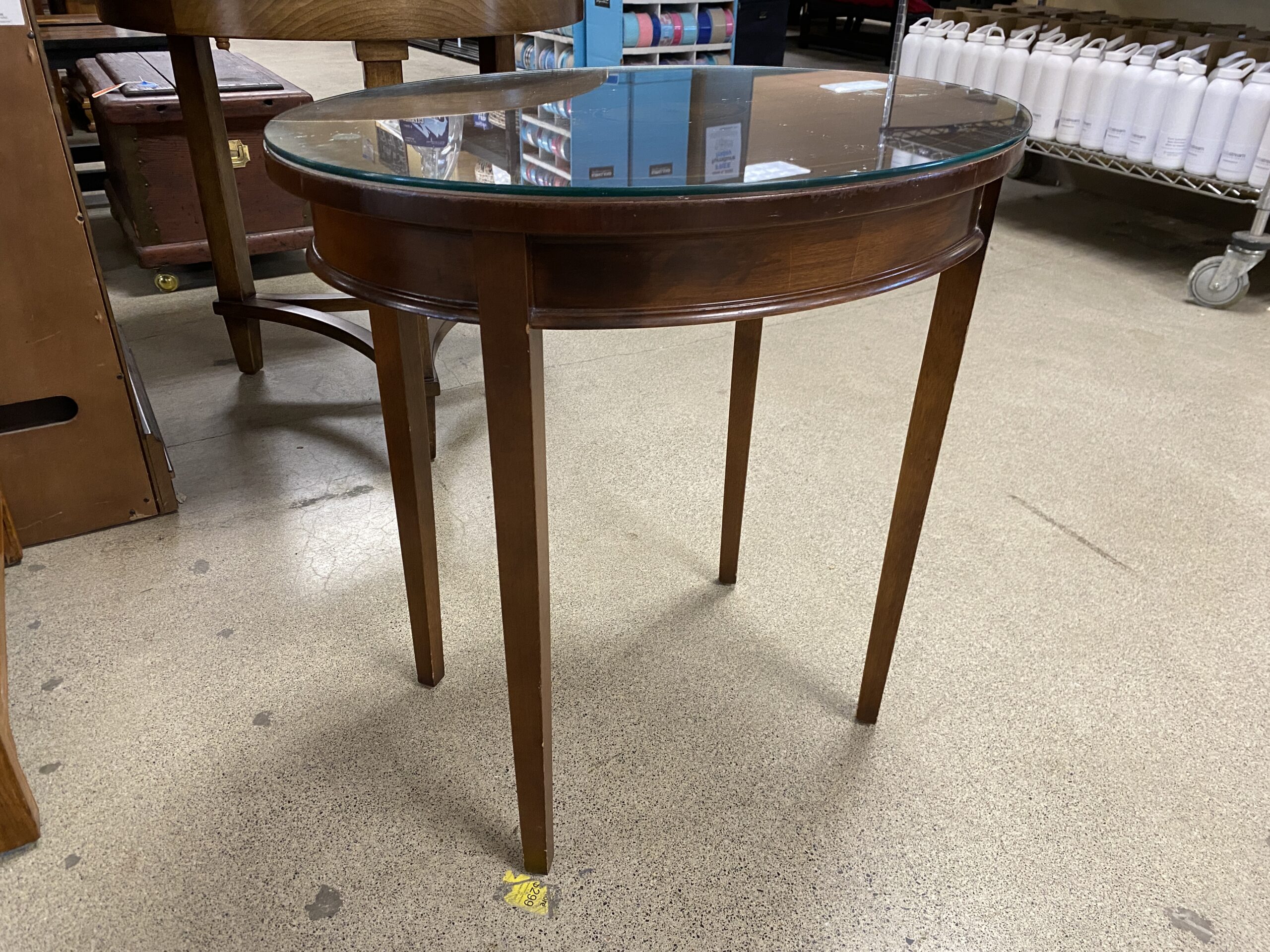 ARTCO INC Oval Wooden End Table w/ Glass Top