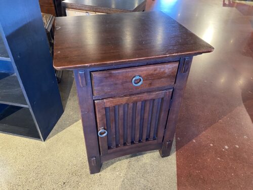 AMERICAN SIGNATURE Nightstand Cabinet