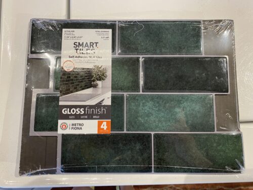 NEW! SMART TILES Self-Adhesive Wall Tiles - Metro Fiona (Set of 29)