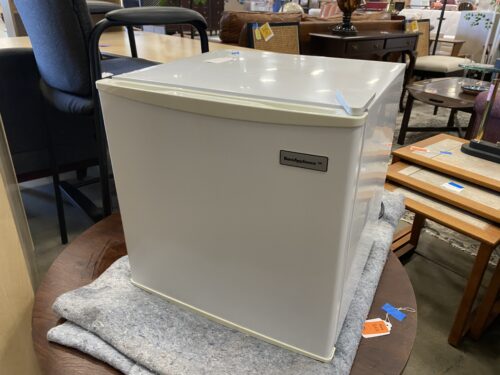BEST APPLINACES White Cubic Mini Fridge Model #BA-R16