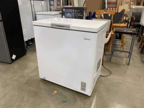 MIDEA  7.0 CUFT Chest Freezer Model# MRC07M5AWW (Scratch and Dent)