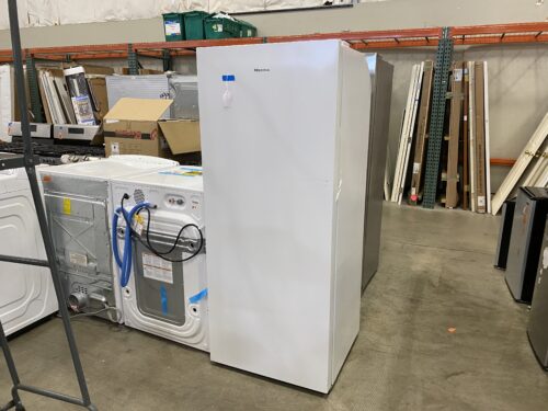 HISENSE Standing Chest Freezer Model# CFU14N6AWE (Scratch and Dent)