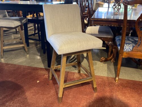 Stylish Swiveling Barstool in Off-White