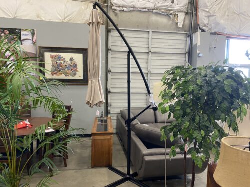 ARTICLE  Cantaleaver Biege Patio Umbrella