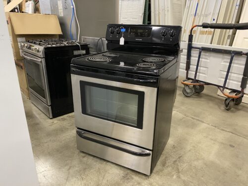 FRIDGIDAIRE 4 Burner Electric Range Model #FFEF3015LSM
