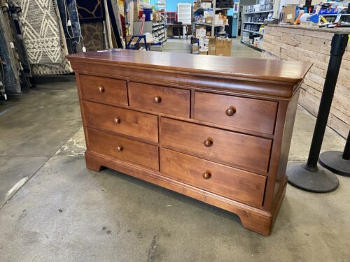YOUNG AMERICAN Red Wood 7 Drawer Dresser