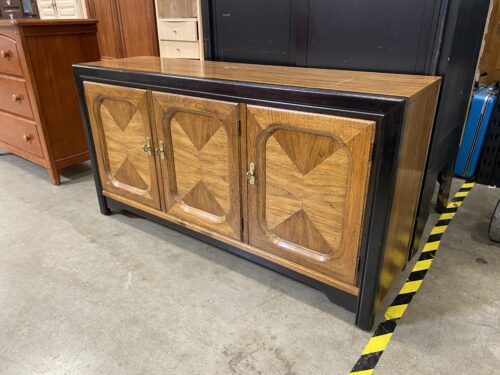 BROYHILL Chinoiserie Ming Style 3 Door Sideboard