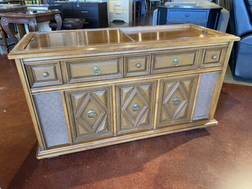MAGNAVOX Record Player Stereo Console on Wheels