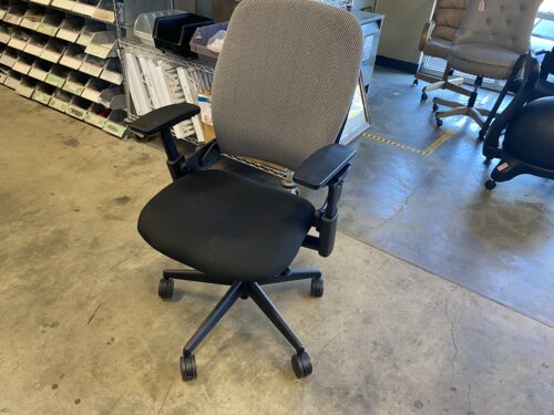 STEELCASE Leap V2 Professional Office Chair