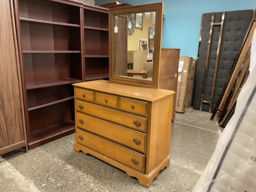 4-Drawer Maple Dresser w/ Mirror
