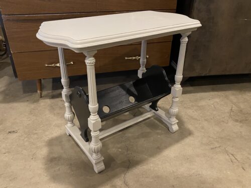 2-Tone Colonial Bench w/ Angled Shelf