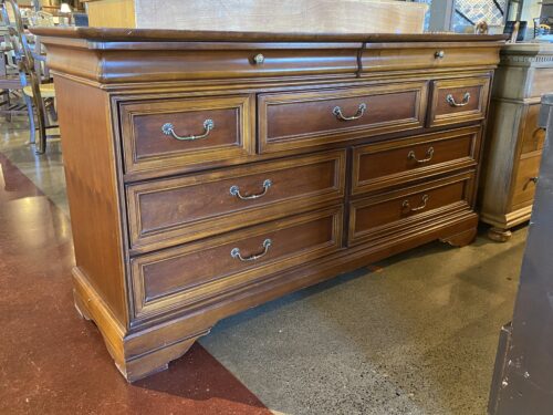 LEXINGTON Warm Tone 9-Drawer Dresser