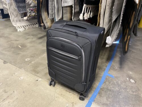 NEW! SWISS GEAR 8099 Expandable Spinner Carry-On in Black
