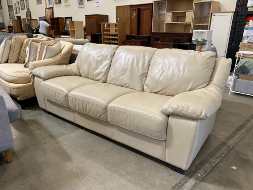 ITALSOFA Creamy Leather 3 Seater Sofa with Padded Arms