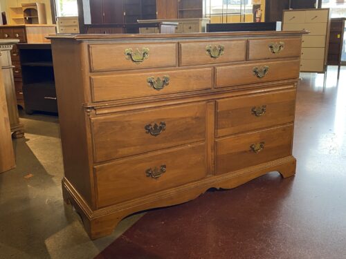 FLINT RIDGE Maple 9-Drawer Dresser