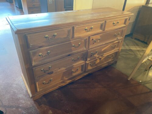 SOUTHERN FURNITURE  Nine Drawer Dresser