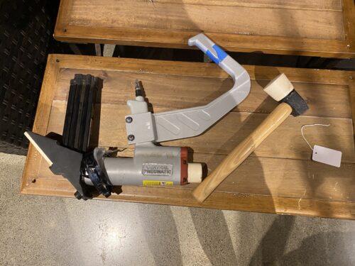 CENTRAL PNUEMATIC Wood Flooring Nailer with Hammer