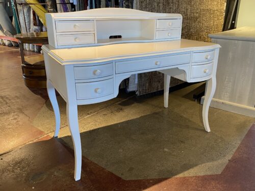POTTERY BARN TEEN Lilac Classic Desk w/ Topper in White
