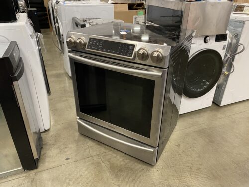 SAMSUNG Electric 5.8 CUFT Induction Range Model #NE58K9560WS