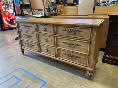 Vintage Style Oplulent Handled 9 Drawer Dresser