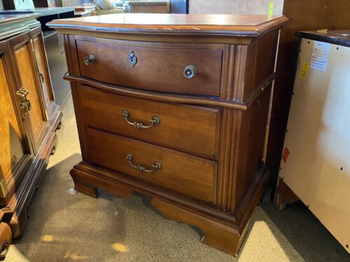 BASSETT 3-Drawer Side Dresser/Nightstand