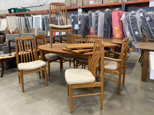 BENNY LINDEN  Vintage MCM Dining Set with 7 Chairs & 2 Leaves