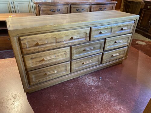 VAUGHAN OF VIRGINIA Oak Eight Drawer Dresser