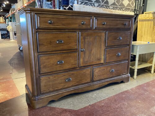 ASHLEY Mannus Oak Veneer Doublewide Dresser