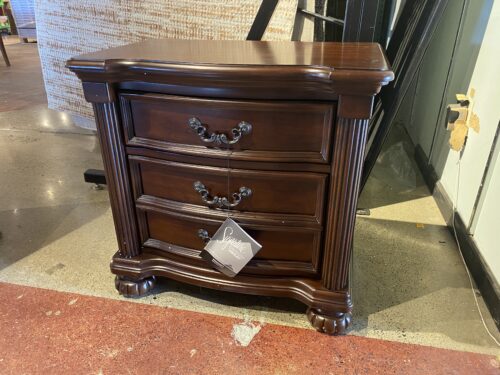 ASHLEY SIGNATURE Lavinton 29" 2 Drawer Nightstand