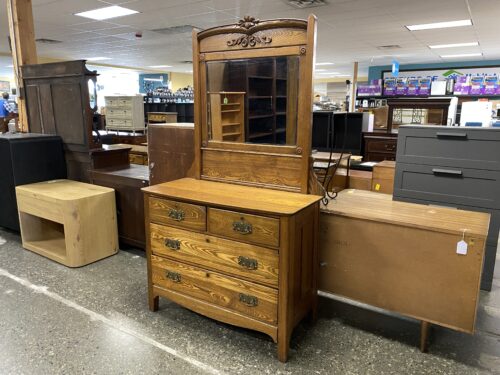 H.M.P CO Antique 19th Century 4-Drawer Dresser