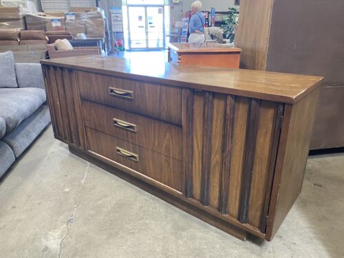 Mid-Century Modern Walnut Finished 9 Drawer Vintage Dresser