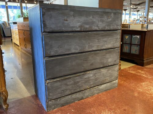 Lightweight Old School Minimal Dresser